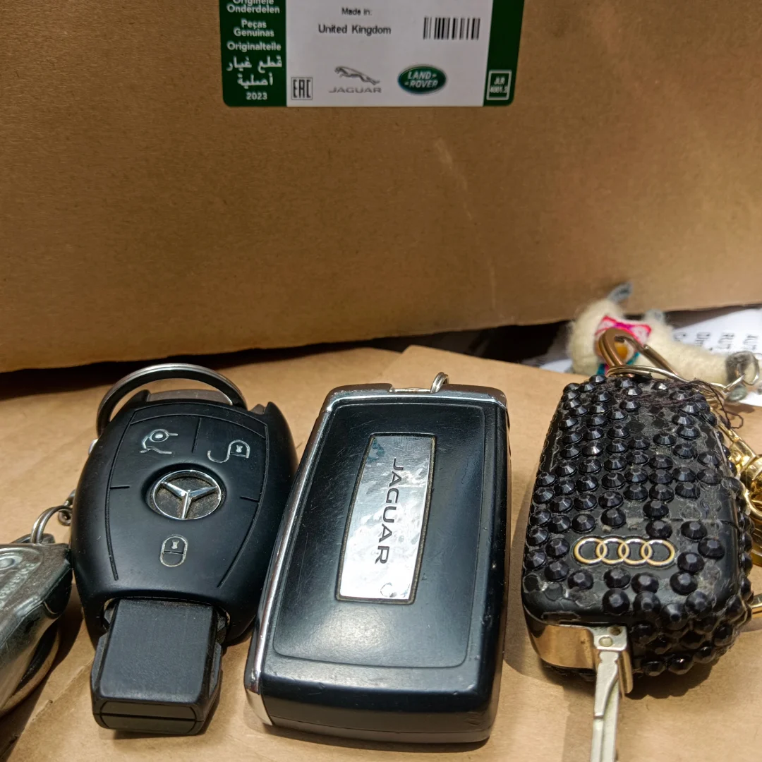 Llaves y controles automotrices de Mercedes A200, Jaguar y Audi